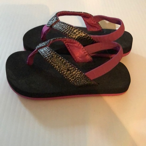 Reef Sandals - Picture 2 of 3